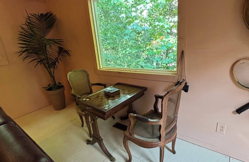 Ellijay Cottage | The Hemingway - Cottage 1 @ Blue Cactus Cottages - it’s the BOMB!