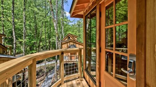 Gatlinburg House | The Hemlock in Treehouse Grove at Norton Creek