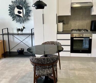 Greater Johannesburg Metropolitan Area Apartment | The Henlee Apartment Tocara- Ground Flr Gym Pool