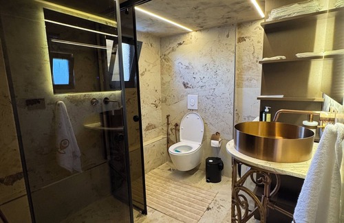 Tirana Hotel | The HH Point