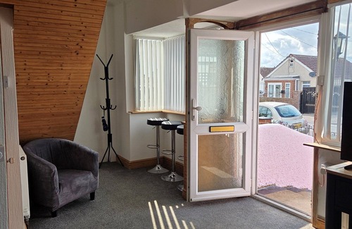 Clacton-on-Sea House | The Hidden Gem - 2 bedrooms very close to sandy beach