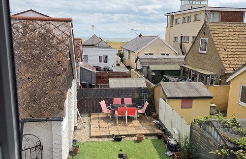 Clacton-on-Sea House | The Hidden Gem - 2 bedrooms very close to sandy beach