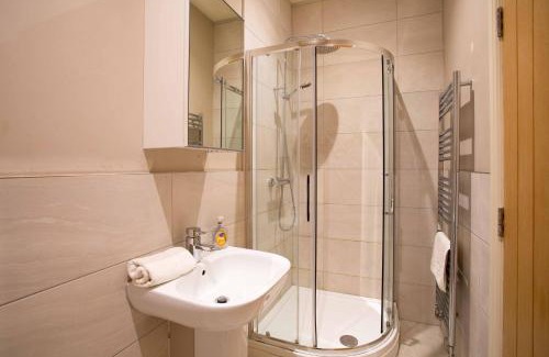 Harrogate City Centre Apartment | The Hidden Gem of Harrogate-Sleeps 6