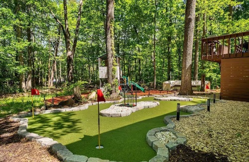 McGaheysville House | The Hidden Gem! Speakeasy, Karaoke, Hot Tub, Golf