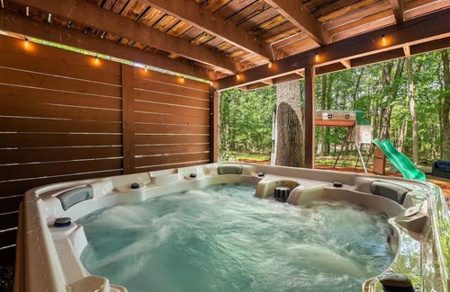 McGaheysville House | The Hidden Gem! Speakeasy, Karaoke, Hot Tub, Golf