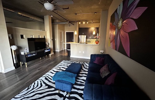 Charlotte Center City Apartment | The Hidden Jewel, Modern Chic Studio in Uptown Charlotte