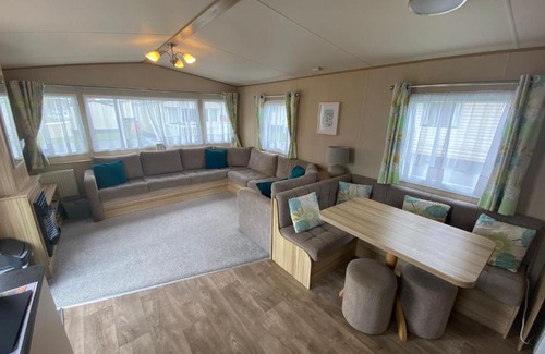 Cayton Bay House | The Hideaway