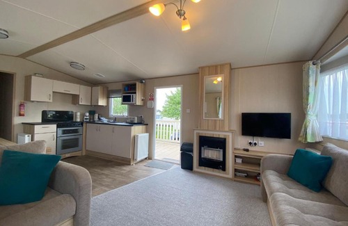 Cayton Bay House | The Hideaway