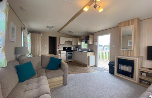 Cayton Bay House | The Hideaway