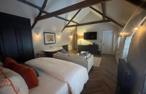 Bridgend Bed & Breakfast | The Hideaway