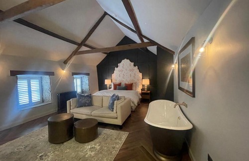 Bridgend Bed & Breakfast | The Hideaway