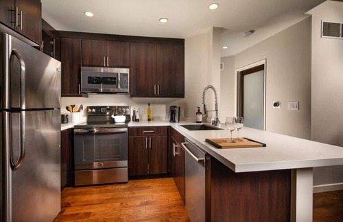 Downtown Apartment | The Hideaway Penthouse Private Rooftop/Balcony