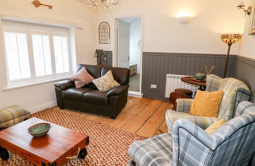 Oakham Cottage | THE HIDEOUT, family friendly, character holiday cottage in Oakham