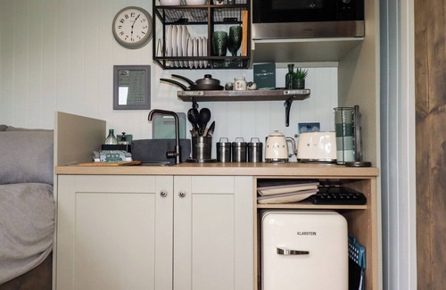 Liskeard Cottage | THE HIGHWOOD HUT, romantic, character holiday cottage in Liskeard