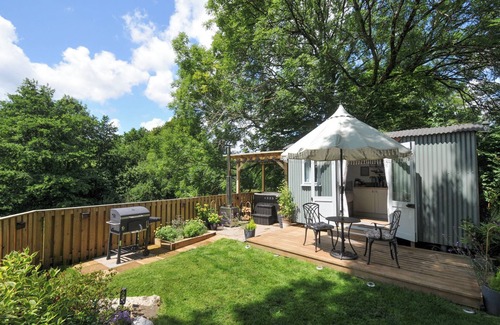 Liskeard Cottage | THE HIGHWOOD HUT, romantic, character holiday cottage in Liskeard