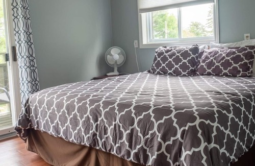 Prince Edward Cottage | The Hillier-PEC waterfront stay