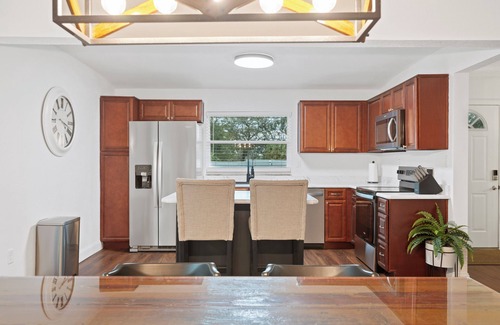 Lakeland House | The Hillside Haven - 4BR Pool Home