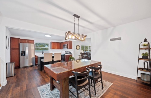 Lakeland House | The Hillside Haven - 4BR Pool Home