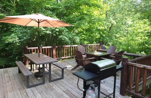 Beulah House | The Hillside Hideaway At Crystal Lake - Great Spa!
