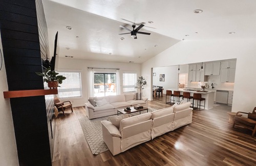 Crescent City House | The Hiouchi House with Hot Tub