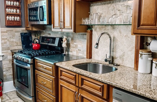 Sanford Apartment | The Historic Craftsman (1st Floor)@Park Place Inn