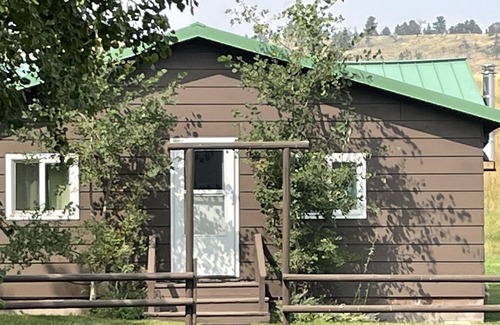Roscoe Cabin | The Historic Stokke Cabin on 12000 Acres