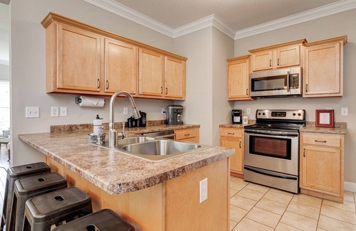 Skyland House | THE HIVE Family Friendly Spacious 6-bedroom House in Asheville with WiFi, Games
