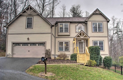 Skyland House | THE HIVE Family Friendly Spacious 6-bedroom House in Asheville with WiFi, Games
