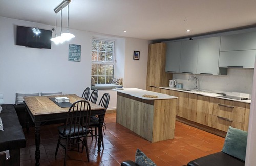 Llanbedrog Apartment | The Hollies - Three Bedroom Apartment, Sleeps 8
