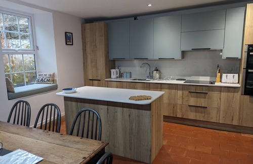 Llanbedrog Apartment | The Hollies - Three Bedroom Apartment, Sleeps 8