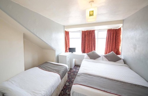 South Shore Hotel | The Hollingdales Hotel