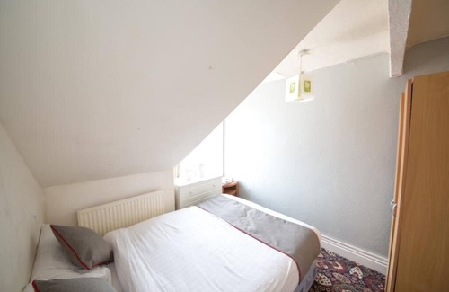 South Shore Hotel | The Hollingdales Hotel