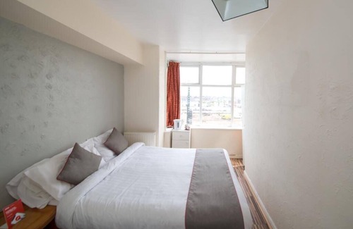 South Shore Hotel | The Hollingdales Hotel