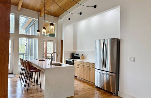 McArthur Cabin | The Hollow House-A Modern Affordable Luxury Escape