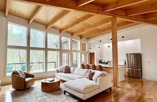 McArthur Cabin | The Hollow House-A Modern Affordable Luxury Escape