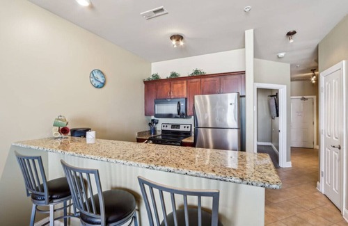 Lake Delton Condo | The Honey Badger Suite at Delton Grand - No Stairs