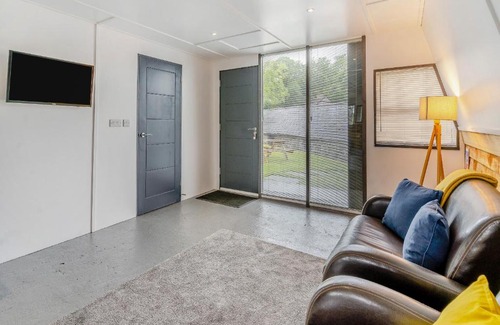 Pentrefelin House | The Honey Pod - Uk44780