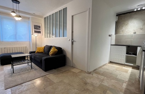 Seyssuel Apartment | The house among the flowers
