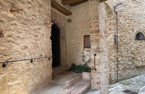 Campello sul Clitunno House | The House in the Castle