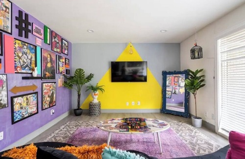 Neartown Apartment | The Houston Purple: Eccentric Hidden Gem