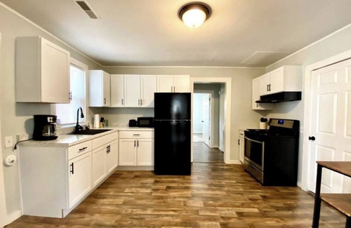 Beaufort Cottage | The Idle Oak - Sleeps 4 - Central Location!