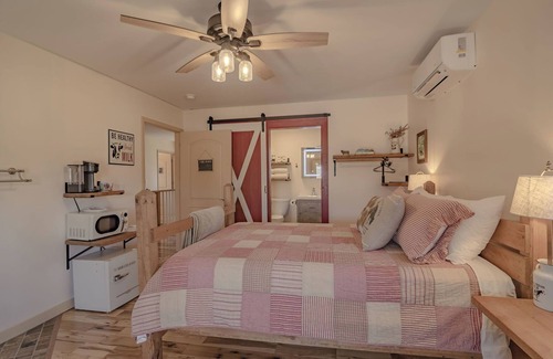 Whitley City Bed & Breakfast | The Inn at Beulah Farm - The Barn