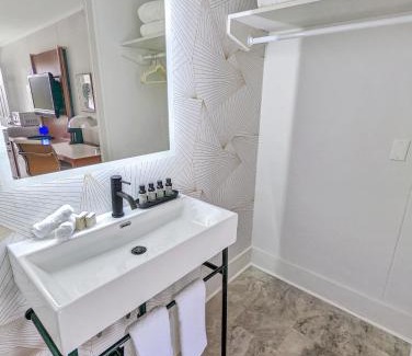 Chincoteague Hotel | The Inn On Main