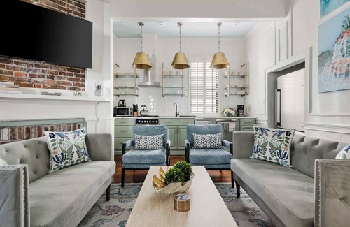 Cannonborough Elliotborough Apartment | The Inns | Renovated & Charming 4BR Downtown