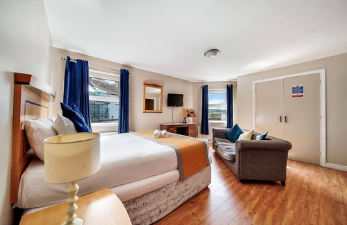 Londonderry House | The Iona Inn