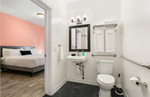 Mid-City Hotel | The Iris Motel