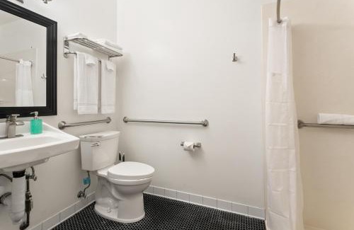 Mid-City Hotel | The Iris Motel