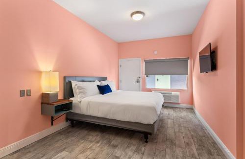 Mid-City Hotel | The Iris Motel