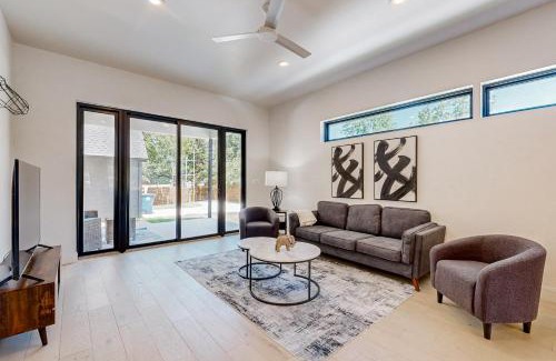 Highland House | The Isabelle's - Unit B