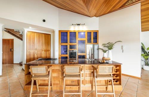 Yamba House | The Islander - Waterfront with Pool